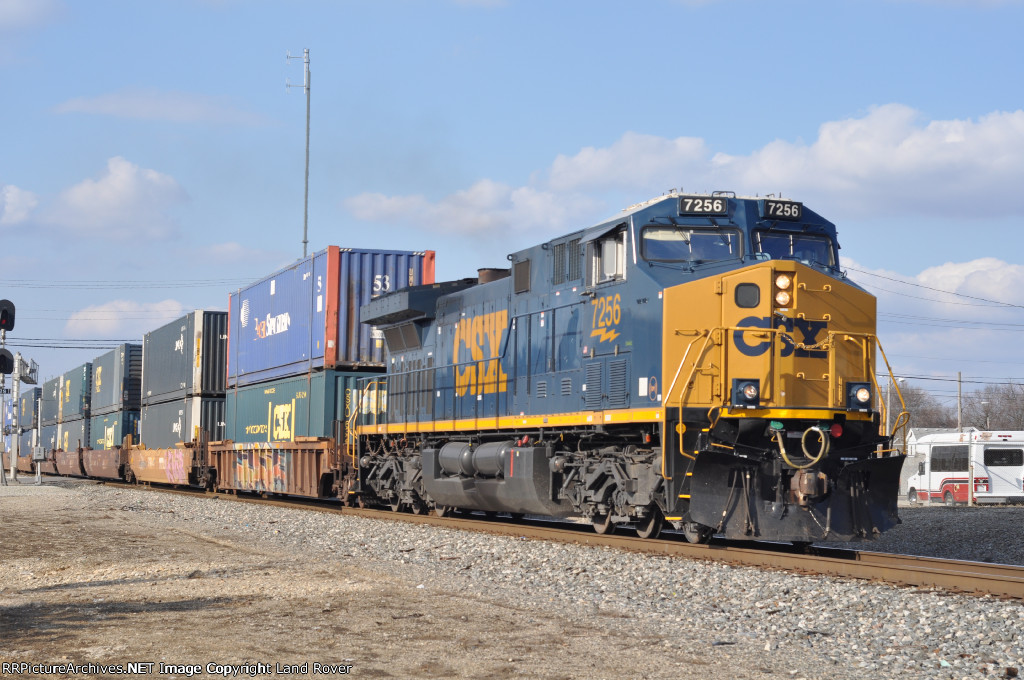 CSXT 7256 East